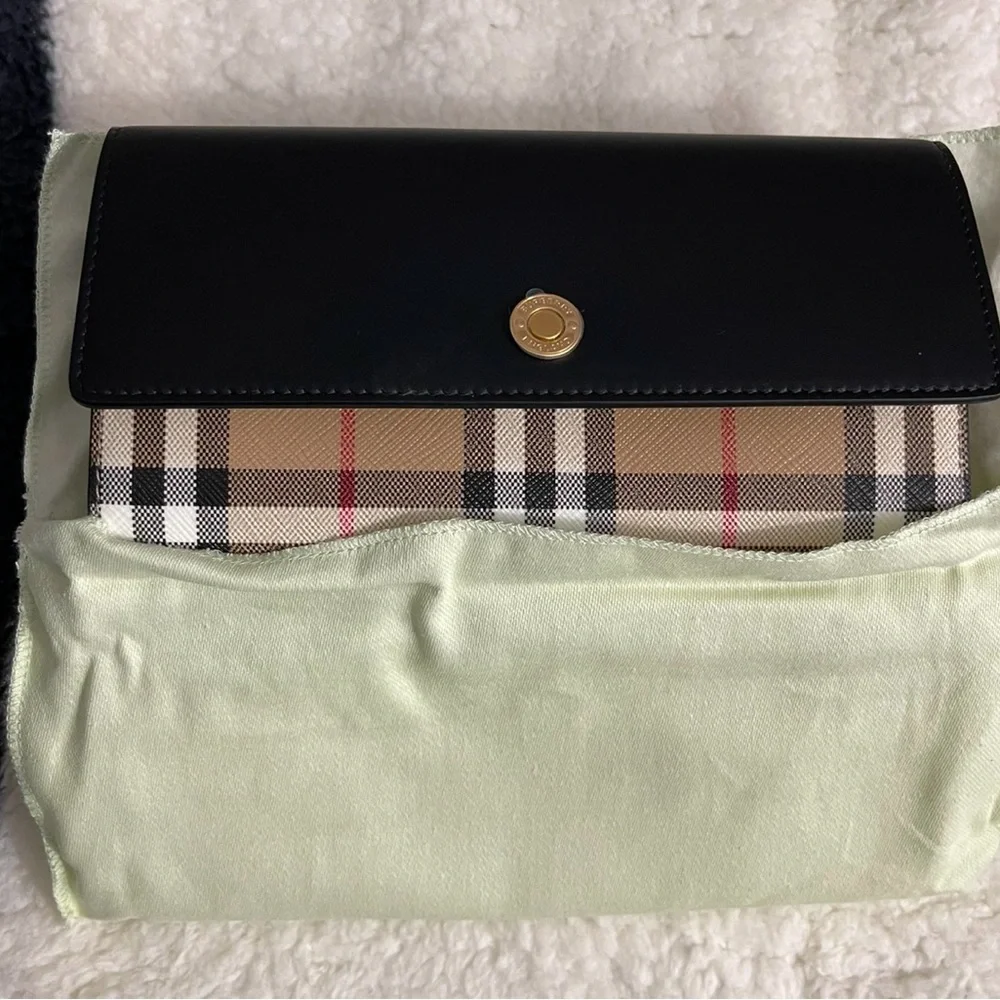 Brand New in box Beautiful BURBERRY Ladies Wallet !!! - Picture 8 of 11